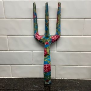 Garden Hand Floral 3-Prong Metal Cultivator